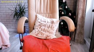 Perfect body Bangs Olivia licks and inserts dildo