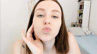 Big Boob Cam Girl from Georgia USA Masturbates Live Porn