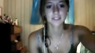 Cute Face Omegle Girl Shows her Amateur Body
