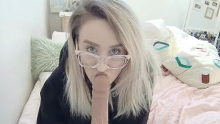 Teen Plays her Banjo an then Sucks your Dick