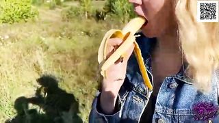 Charming, amateur blonde is sucking dick in the nature, in the middle of the day