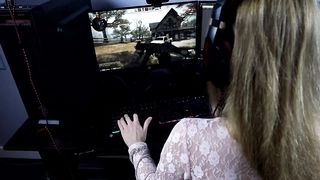 Russian girl-streamer fucked on the broadcast for CS:GO