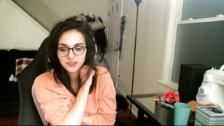 Twitch Streamer Tricked into Boob Slip lol