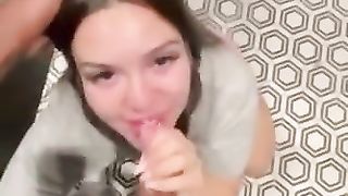 BIG BOOTY WHITE GIRL gets hit in gym