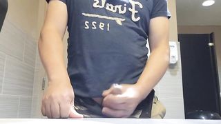 PINOY CELEBRITY JAKOL SA PUBIC CR MUNTIK NA MAHULI, PANUURIN HANGGANG DULO.