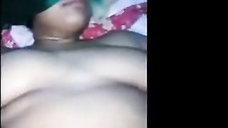Desi Bhabhi Exposing Her Pussy