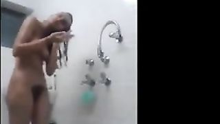 Novinha Magrinha Perfeita Tomando Banho