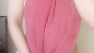 EROTIC DANCE when gwtting out of the shower for my webcam
