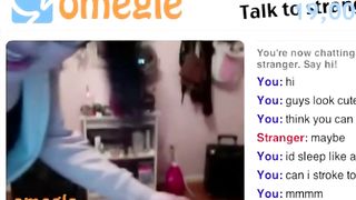 2 Girls Show Huge Boobs