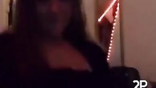 Hot 19 Year old Shakes Sexy Ass on Holla