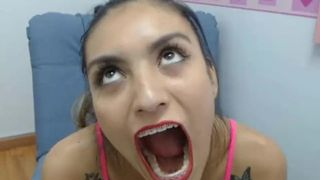 Webcam Latina Showing the inside of her Mouth