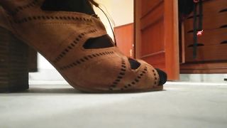 Giantess Lenna Posing and Walking.