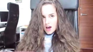 Spanish Teen Masturbates on Webcam