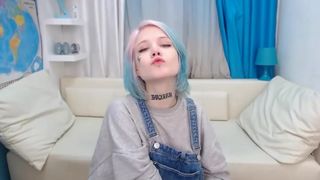 Русская девочка перед веб камерой :3