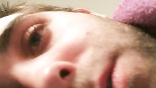 Joven Guapo Gime y Susurra Mientras Le Folla Duro un Italiano