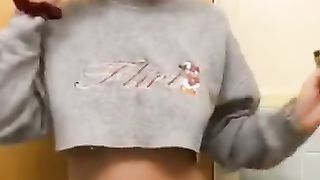 Periscope Girl Shows Pussy