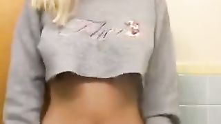 Periscope Girl Shows Pussy