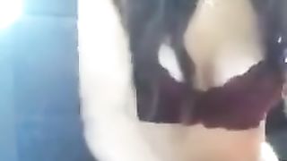 Hot American Teen Shows her Perfect Tits on her first ever Periscope